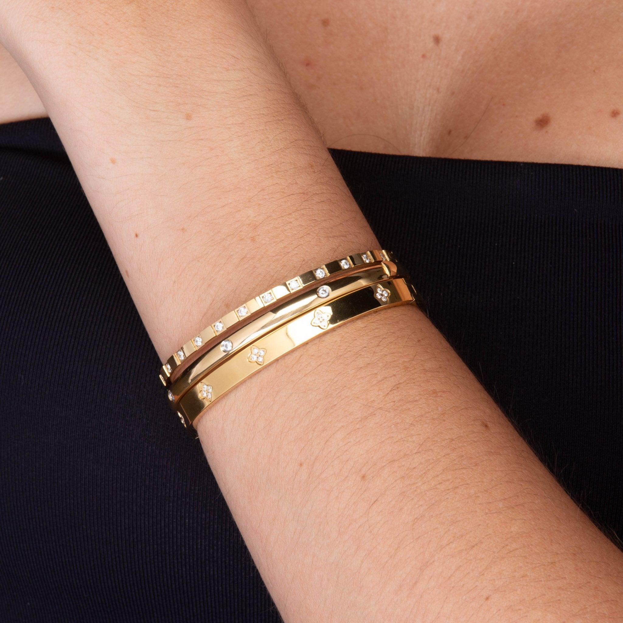 Clover Sapphire Hinged Bangle Bracelet - Camile & Stone