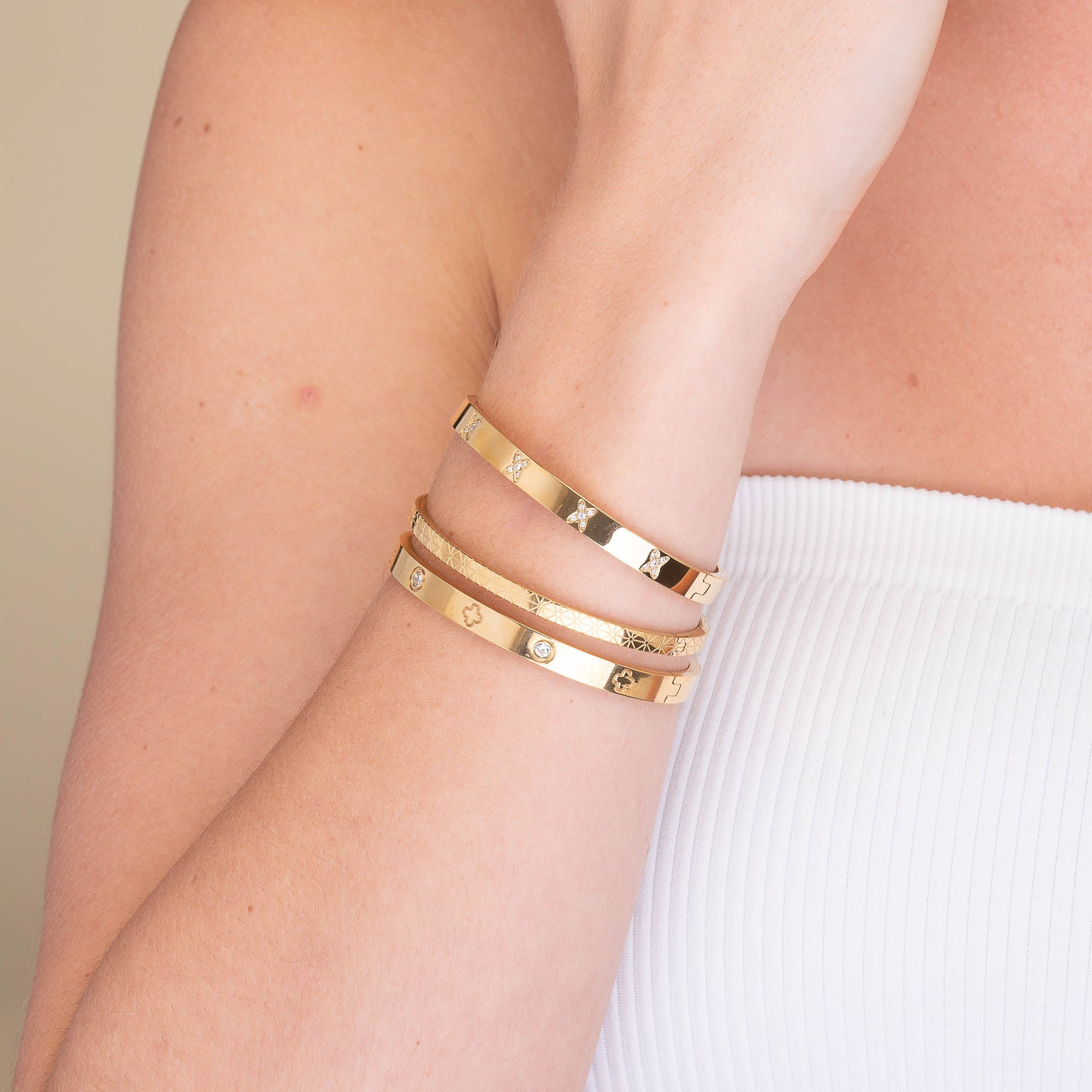 Clover Zirconia Hinged Bangle Bracelet - Camile & Stone