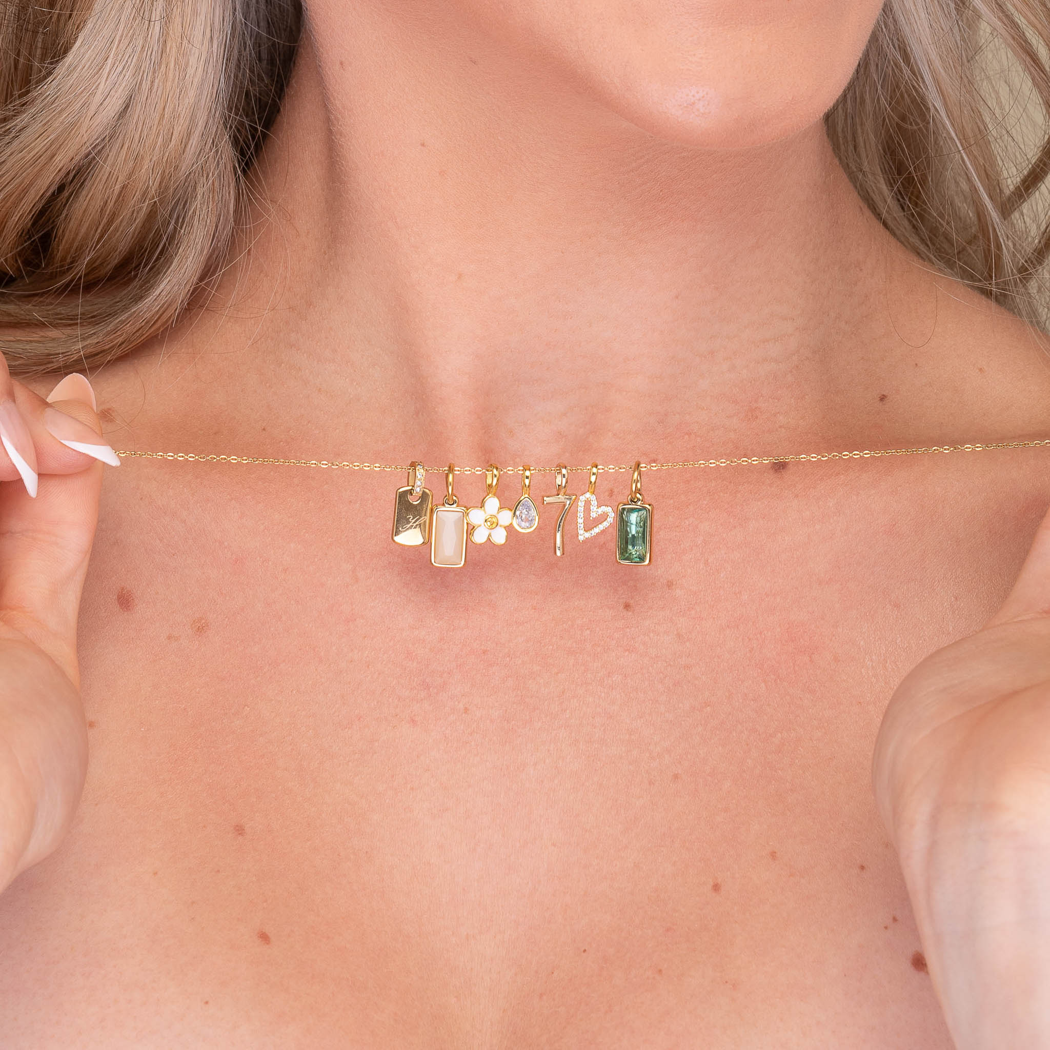 Daisy Flower Pendant - Camile & Stone