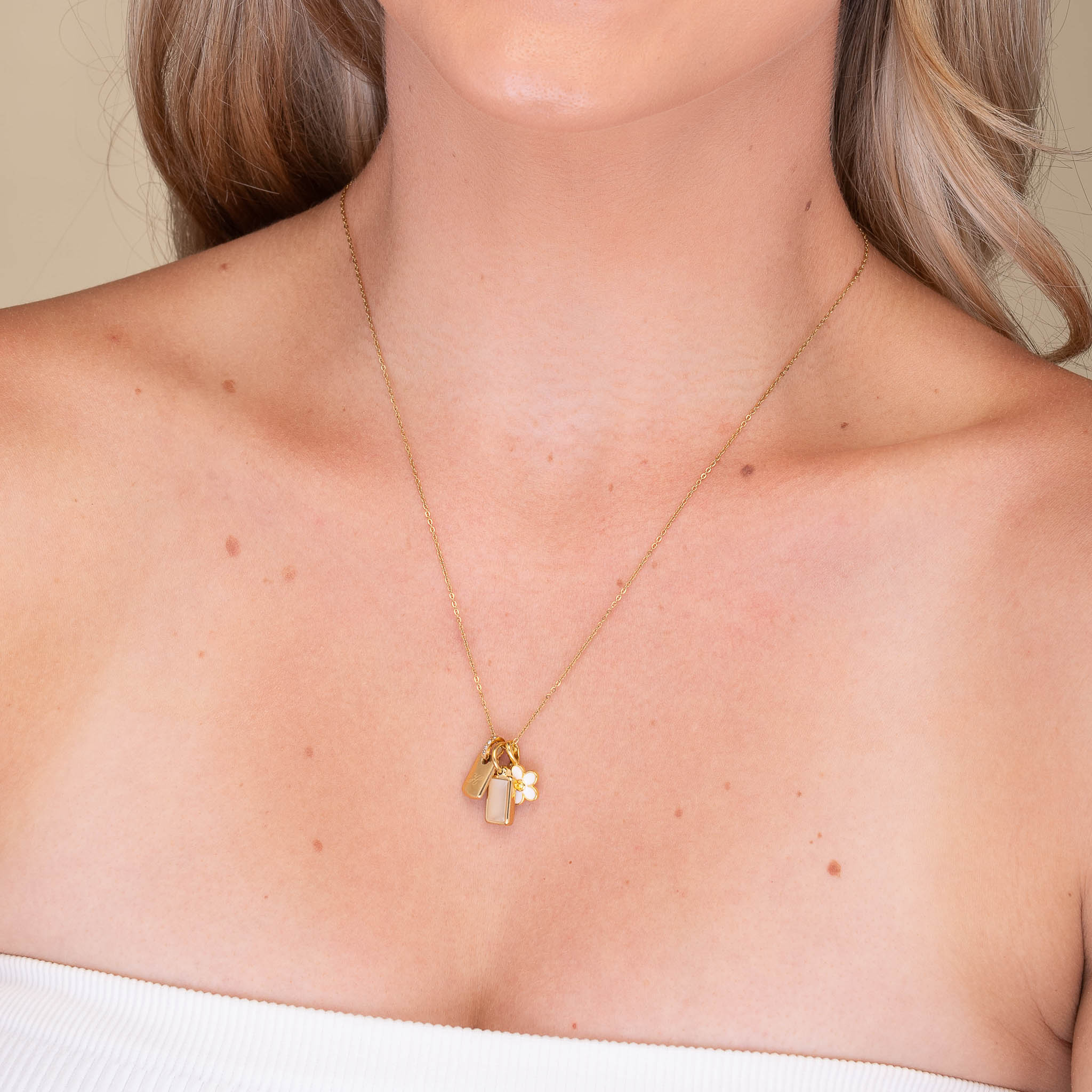 Daisy Flower Pendant - Camile & Stone