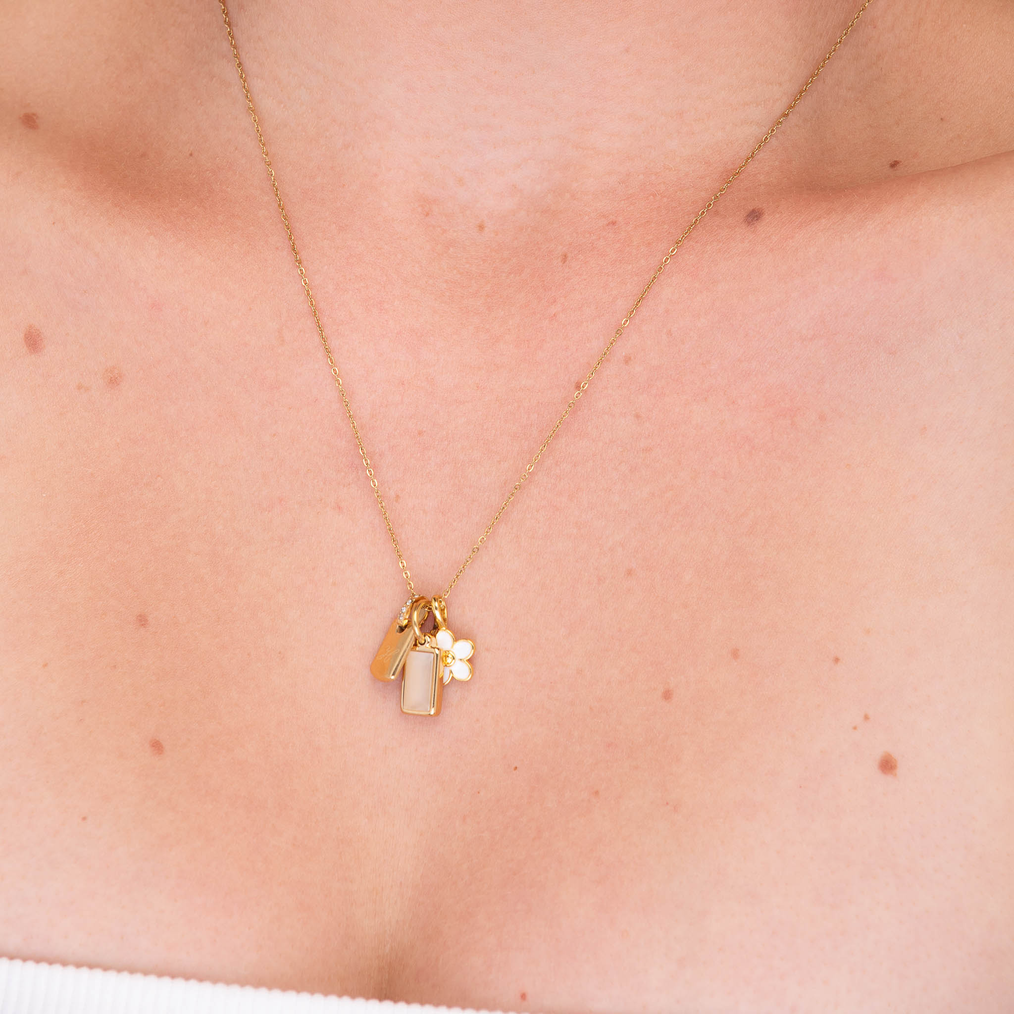Daisy Flower Pendant - Camile & Stone