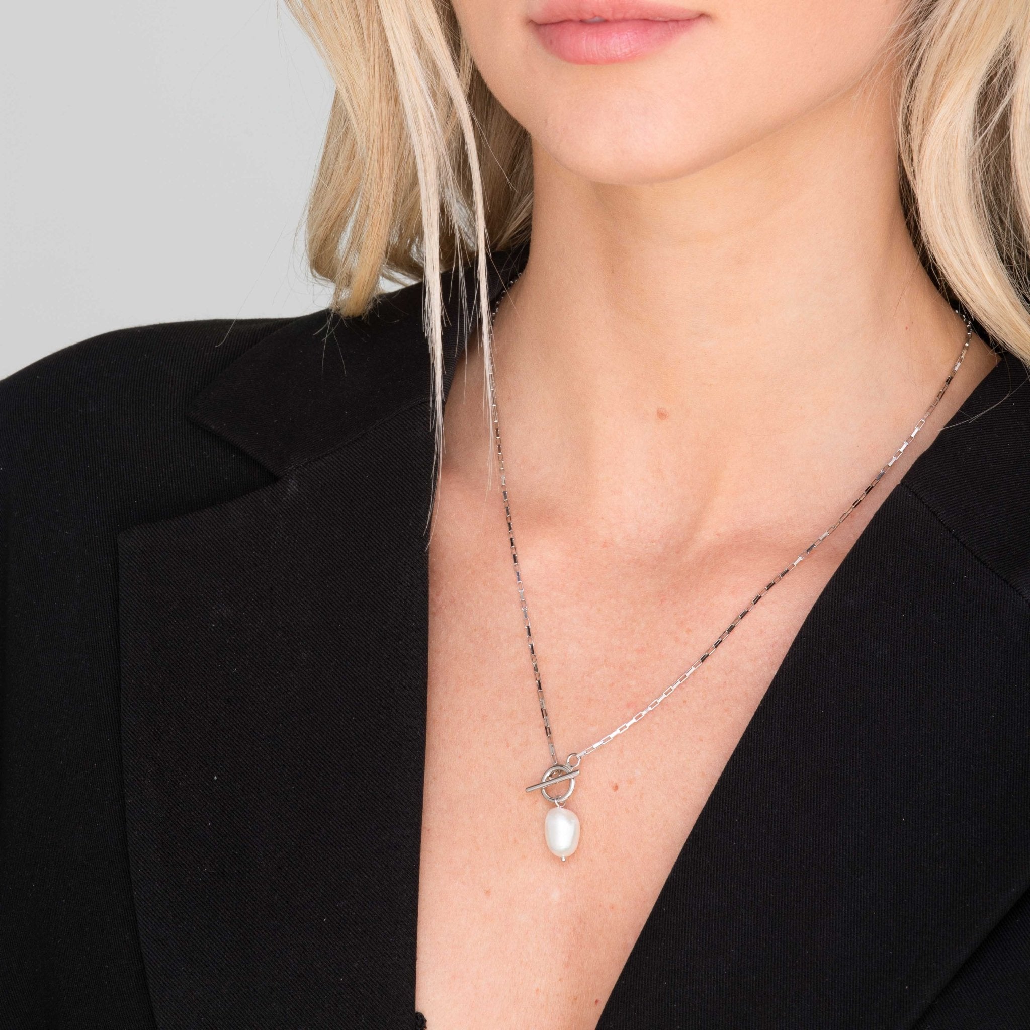 Freshwater Pearl Statement Toggle Necklace - Camile & Stone