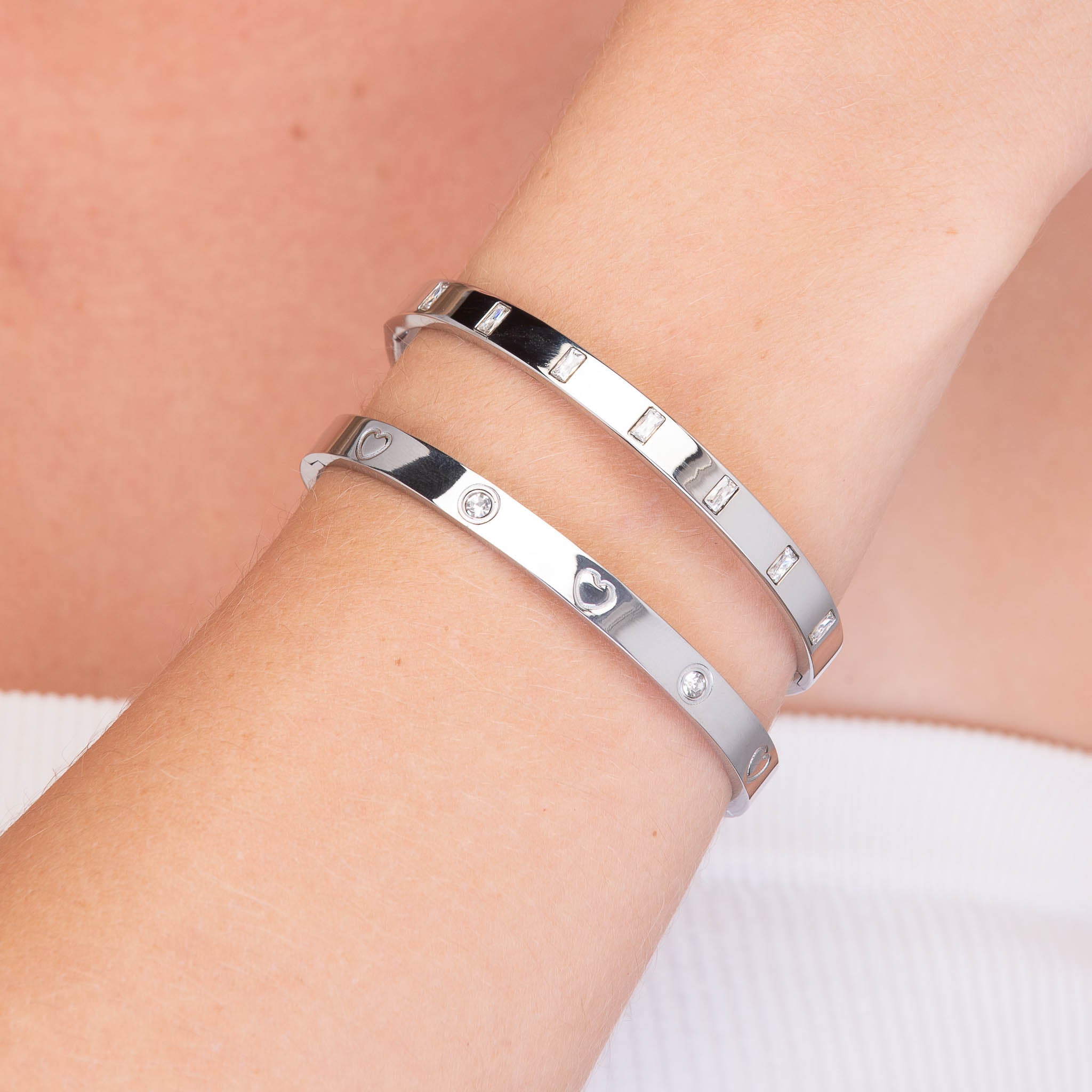 Heart Zirconia Hinged Bangle Bracelet - Camile & Stone