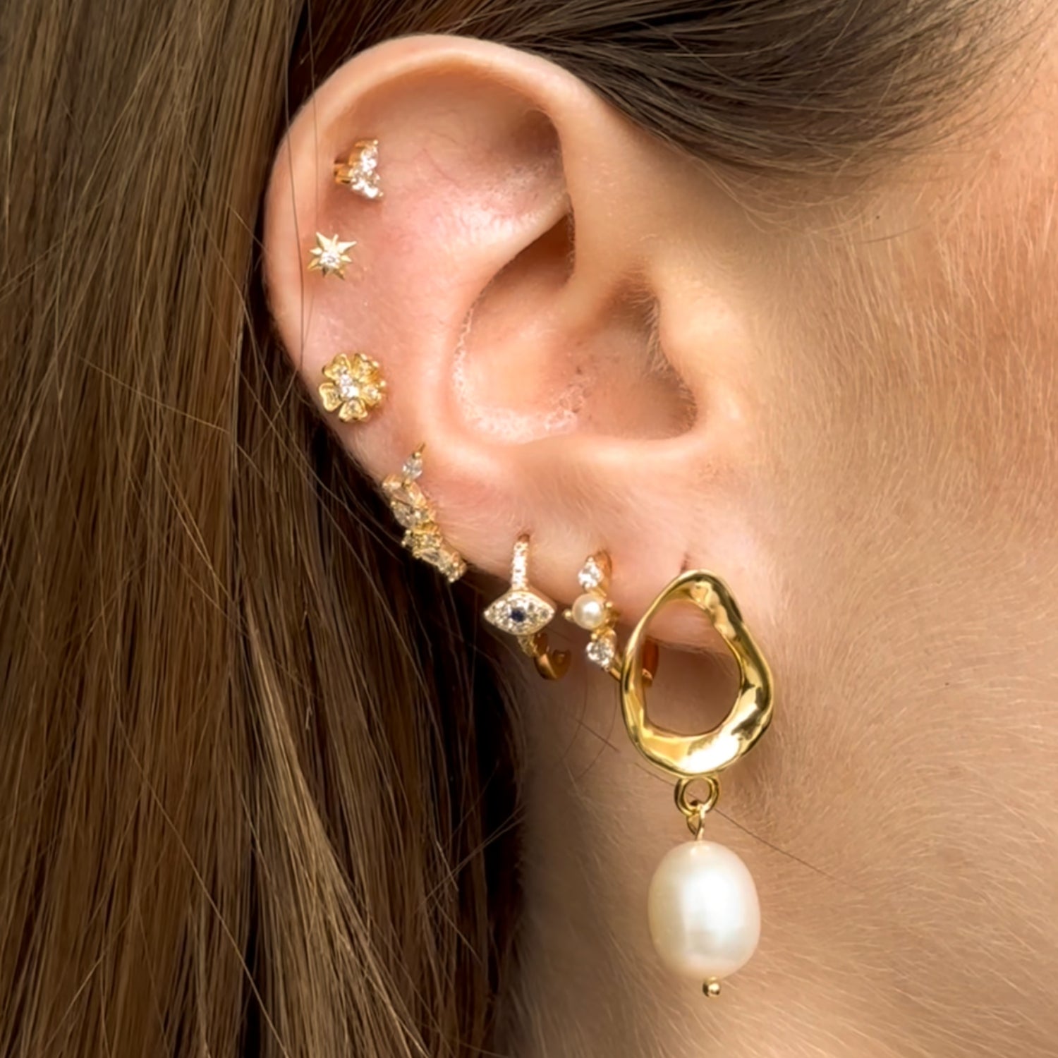 Pearl Sapphire Huggie Earrings - Camile & Stone