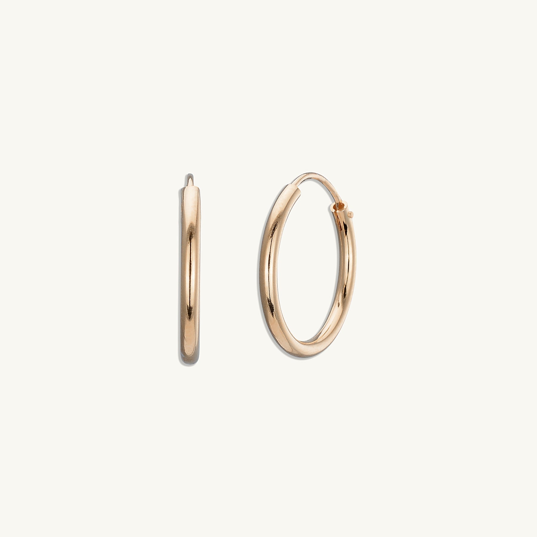 Thin Basic Medium Hoops - Camile & Stone