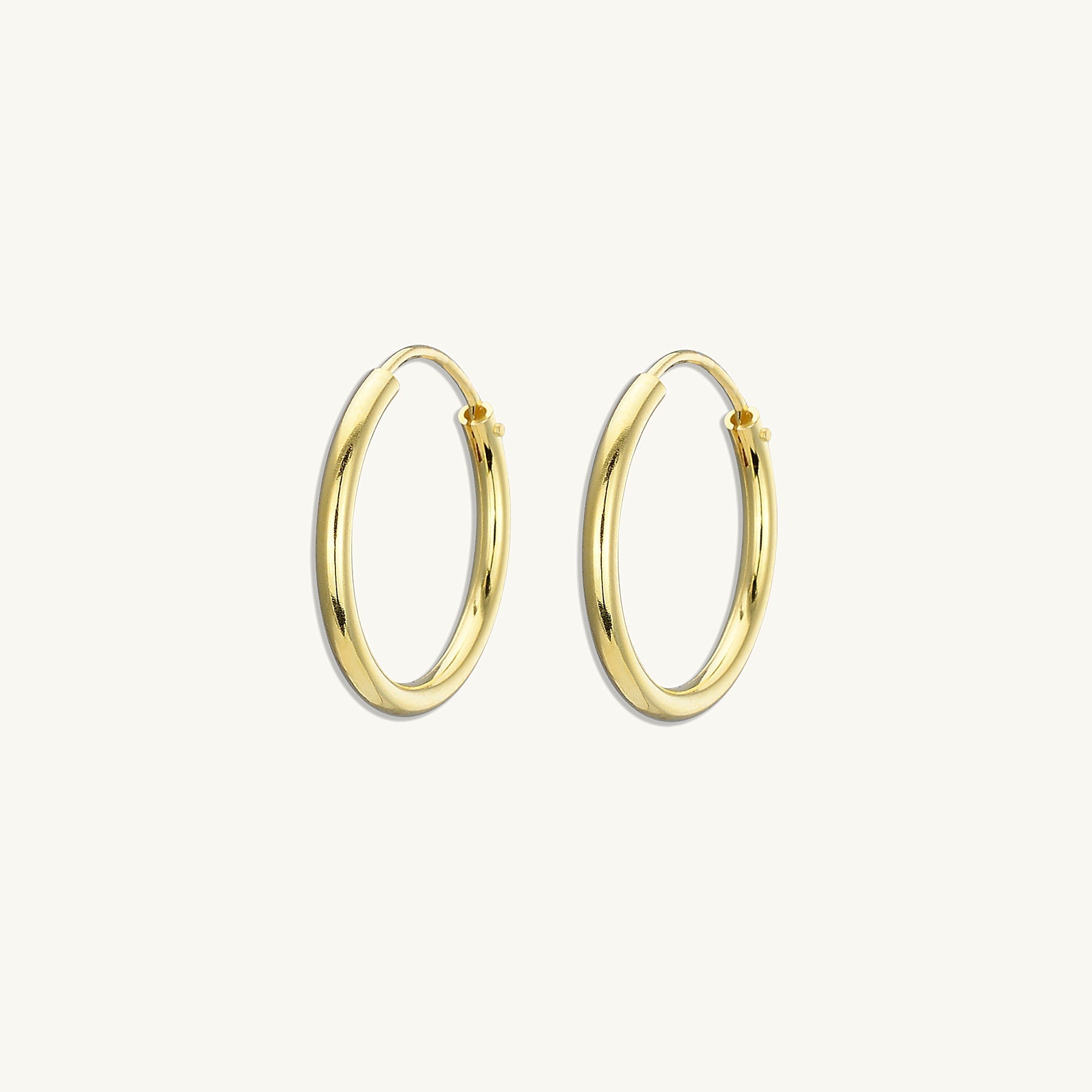 Thin Basic Medium Hoops - Camile & Stone