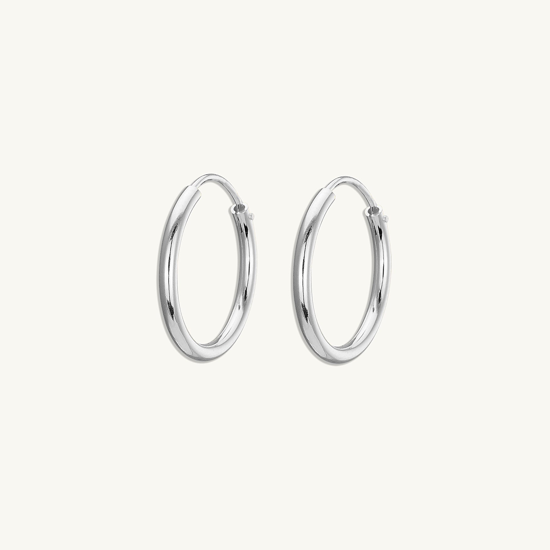 Thin Basic Medium Hoops - Camile & Stone