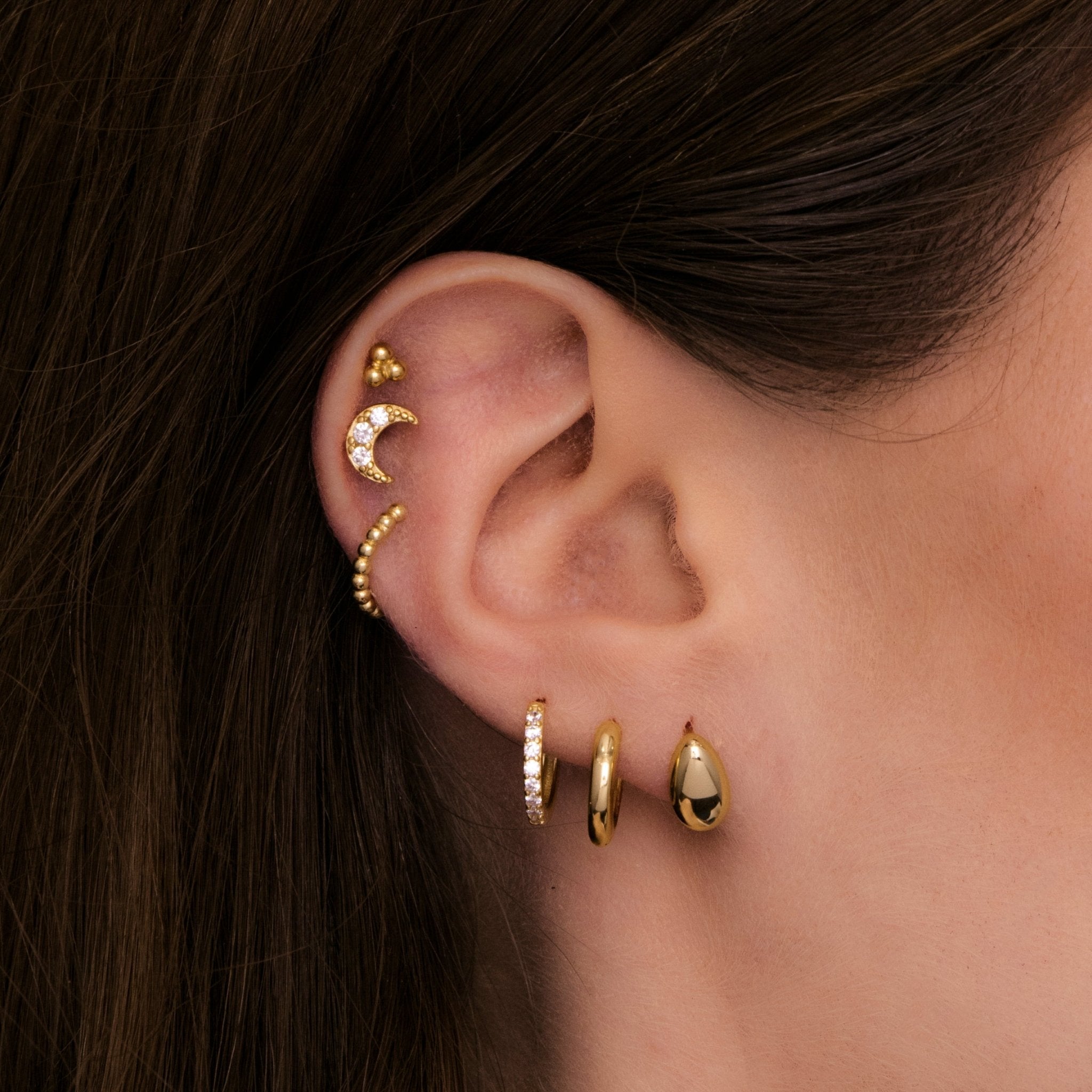 Basic Sapphire Huggie Hoop Earrings - Camile & Stone