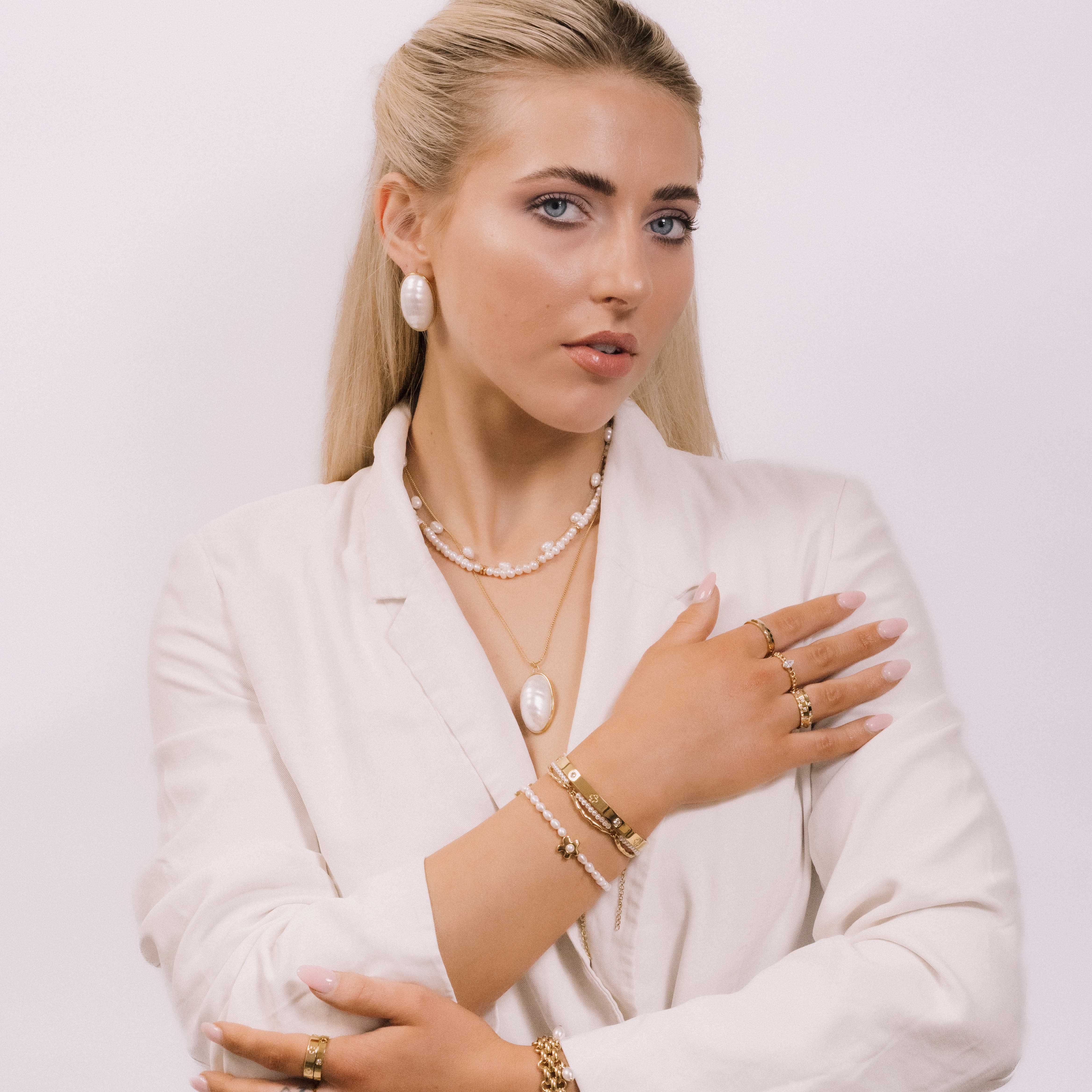 Hailey Statement Oval Pearl Necklace
