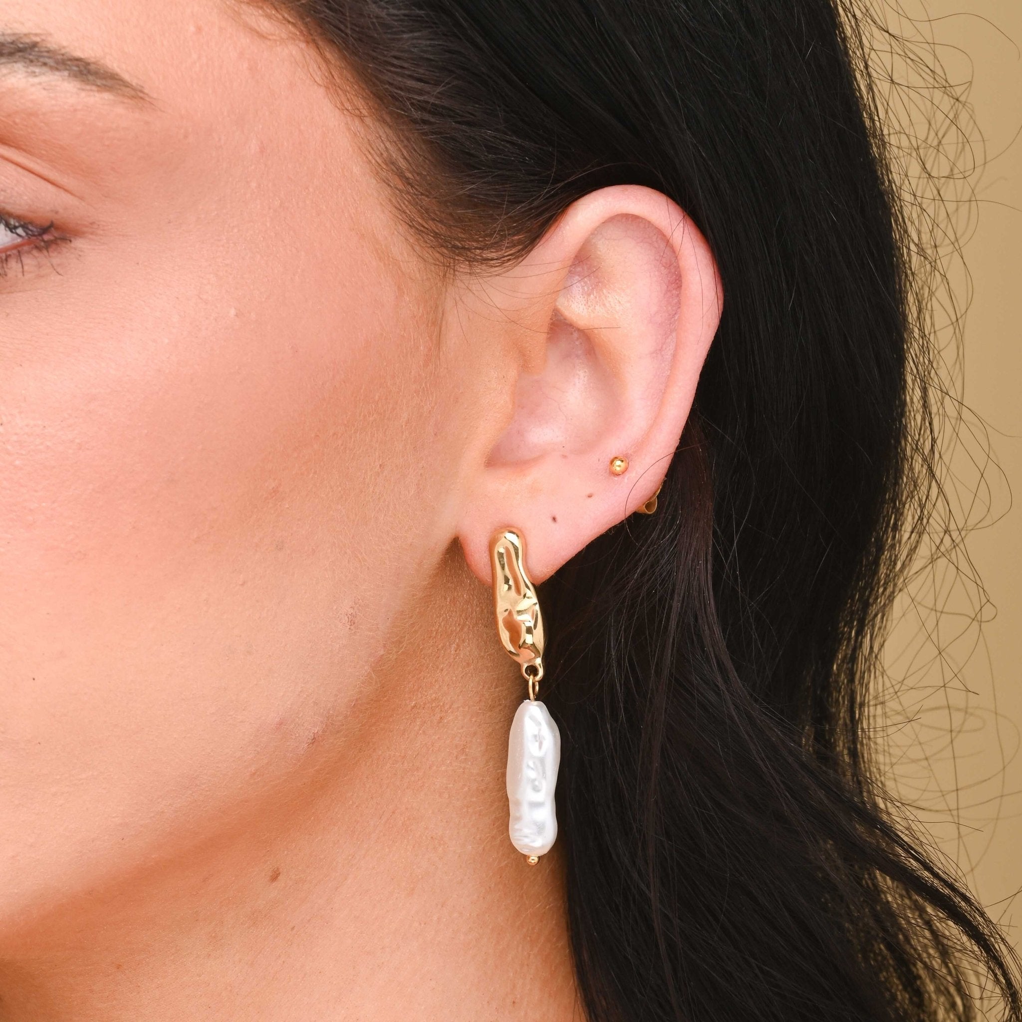 Kai Molten Pearl Drop Earrings - Camile & Stone