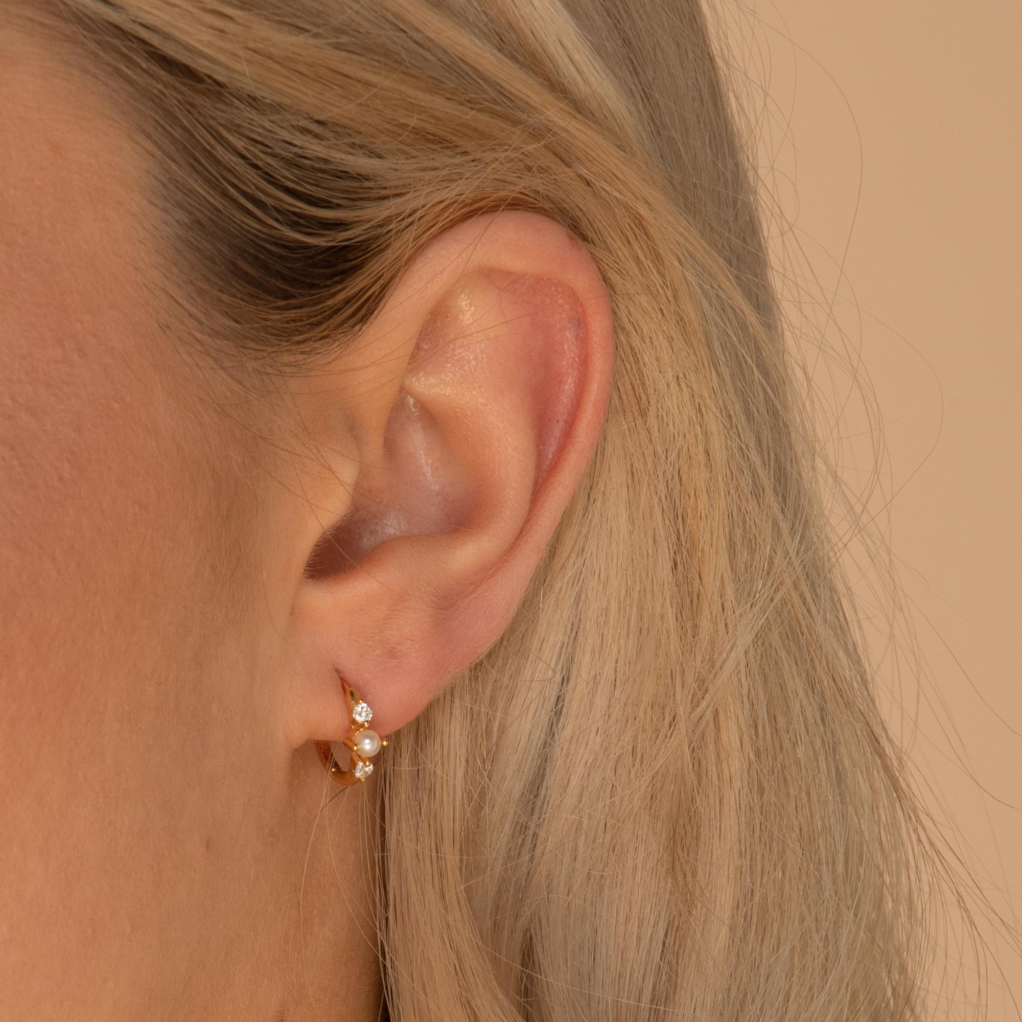 Pearl Sapphire Huggie Earrings - Camile & Stone