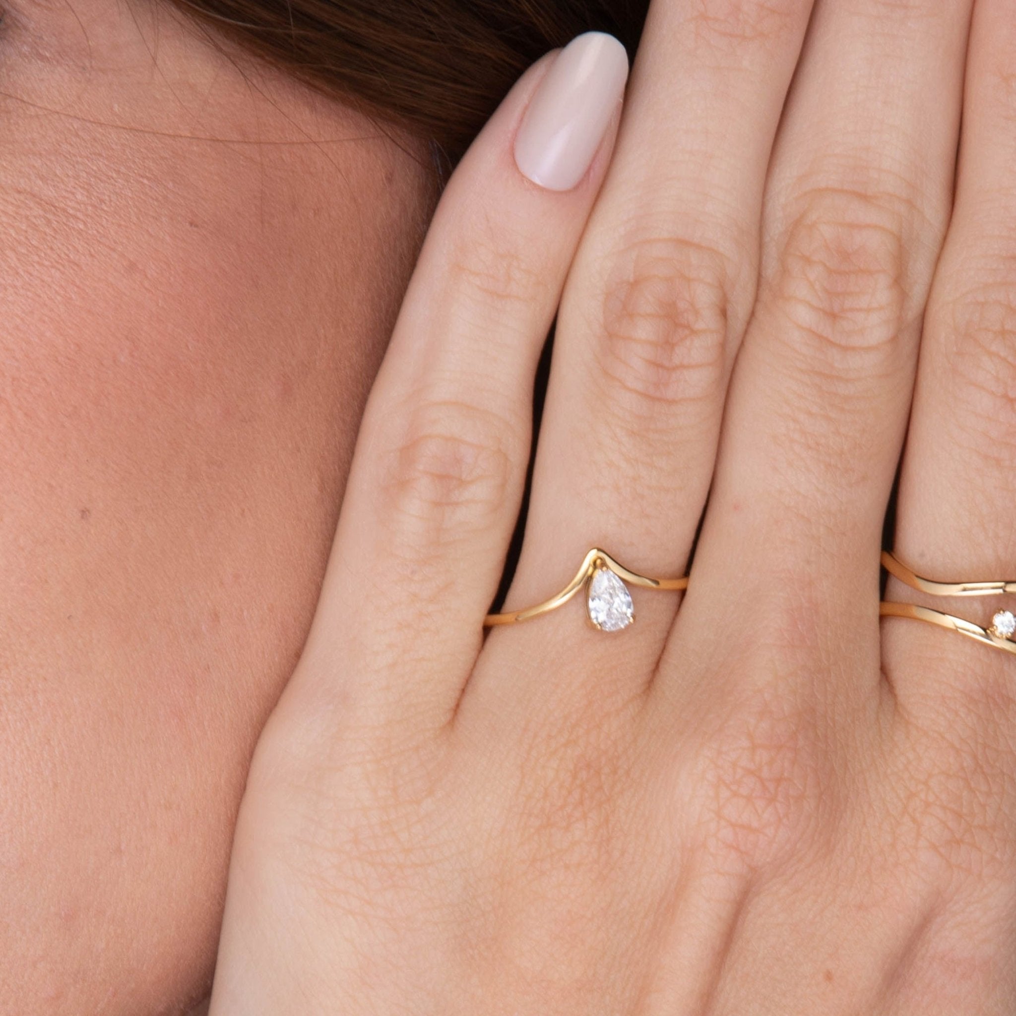V Band Teardrop Sapphire Ring - Camile & Stone
